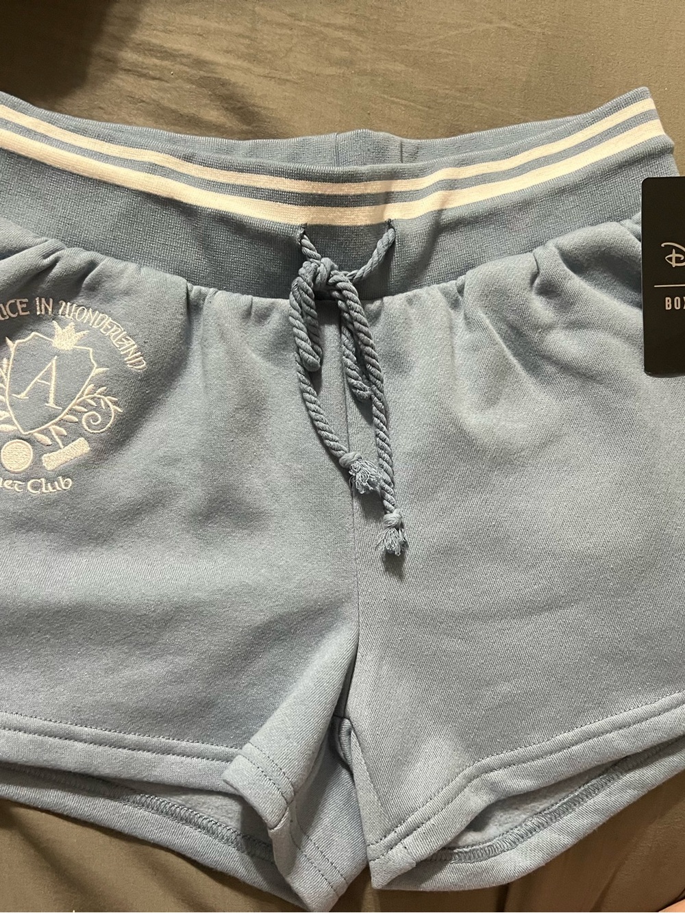 Disney - Alice in Wonderland - Croque Club , box lunch shorts sz M
